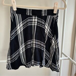 ⭐️ Express black and white plaid skater skirt with pockets